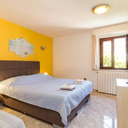 Antonella & Napoletano-3 By Interhome * Umag