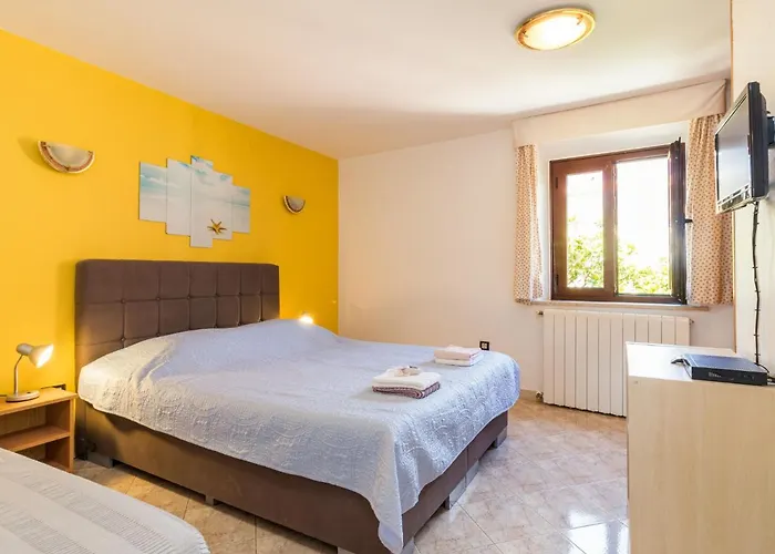 Antonella & Napoletano-3 By Interhome * Umago