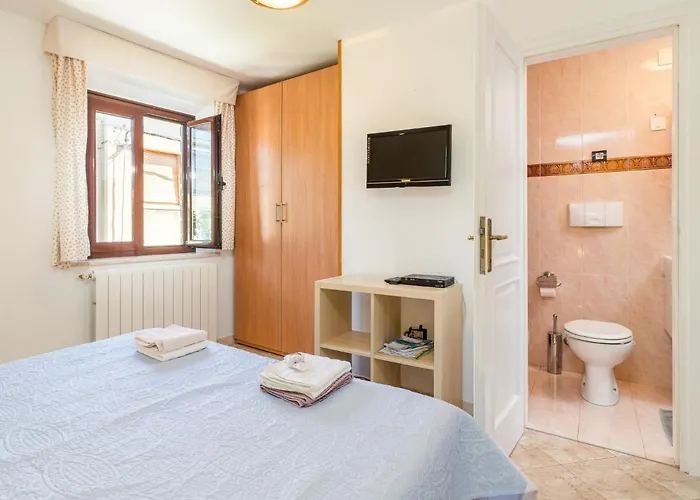 Appartamento Antonella & Napoletano-3 By Interhome *