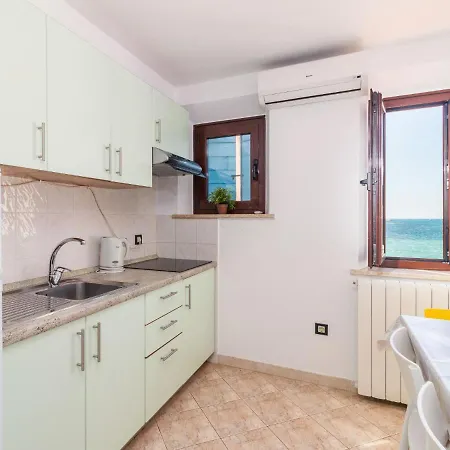 Antonella & Napoletano-3 By Interhome