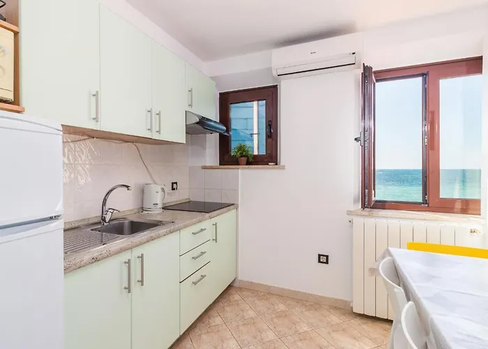 Antonella & Napoletano-3 By Interhome